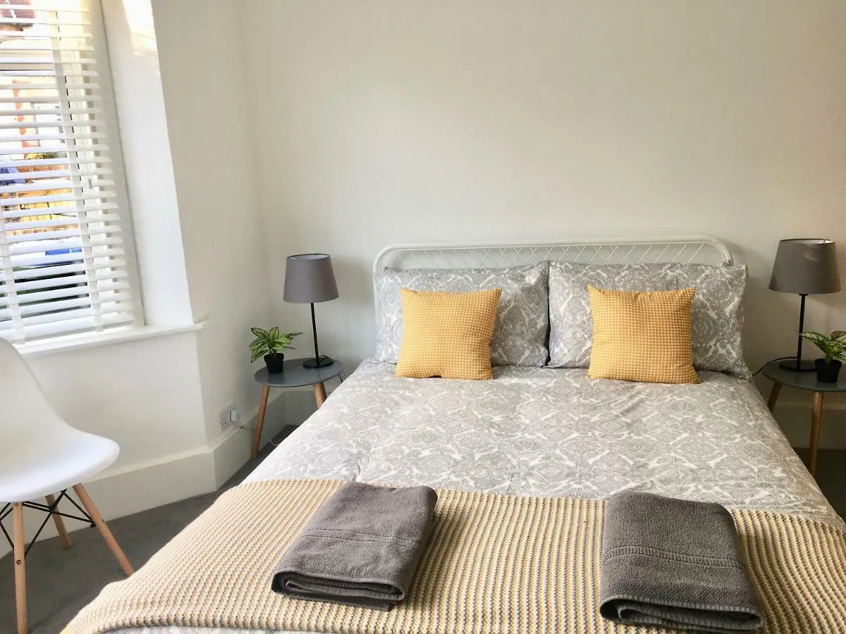 Highfield University House By Your Stay Solutions Short Lets & Serviced Accommodation Southampton With Garden 0*,  United Kingdom