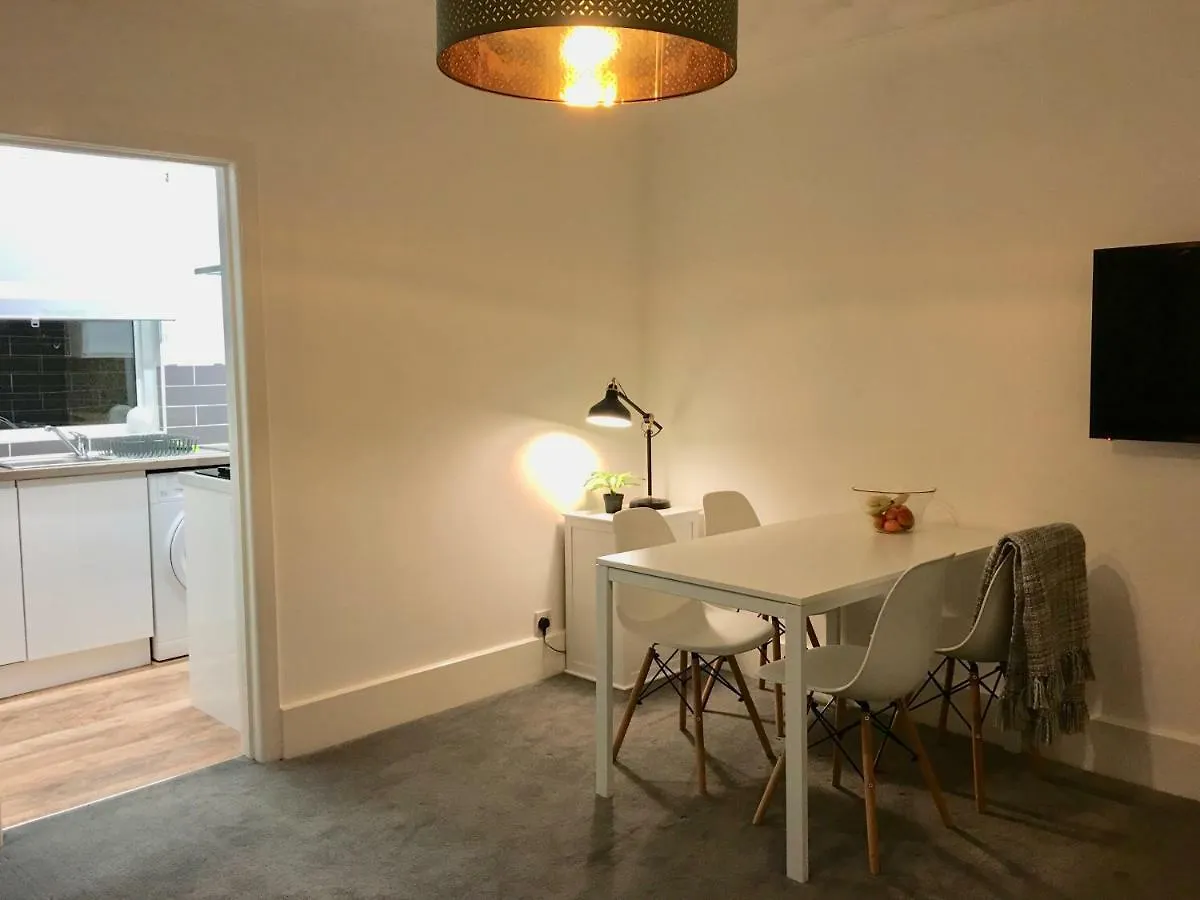 Highfield University House By Your Stay Solutions Short Lets & Serviced Accommodation Southampton With Garden
