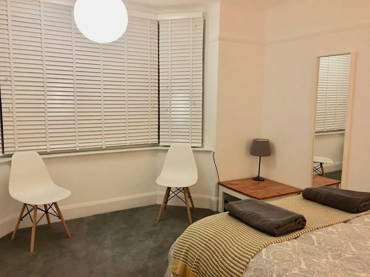 Highfield University House By Your Stay Solutions Short Lets & Serviced Accommodation Southampton With Garden 0*,