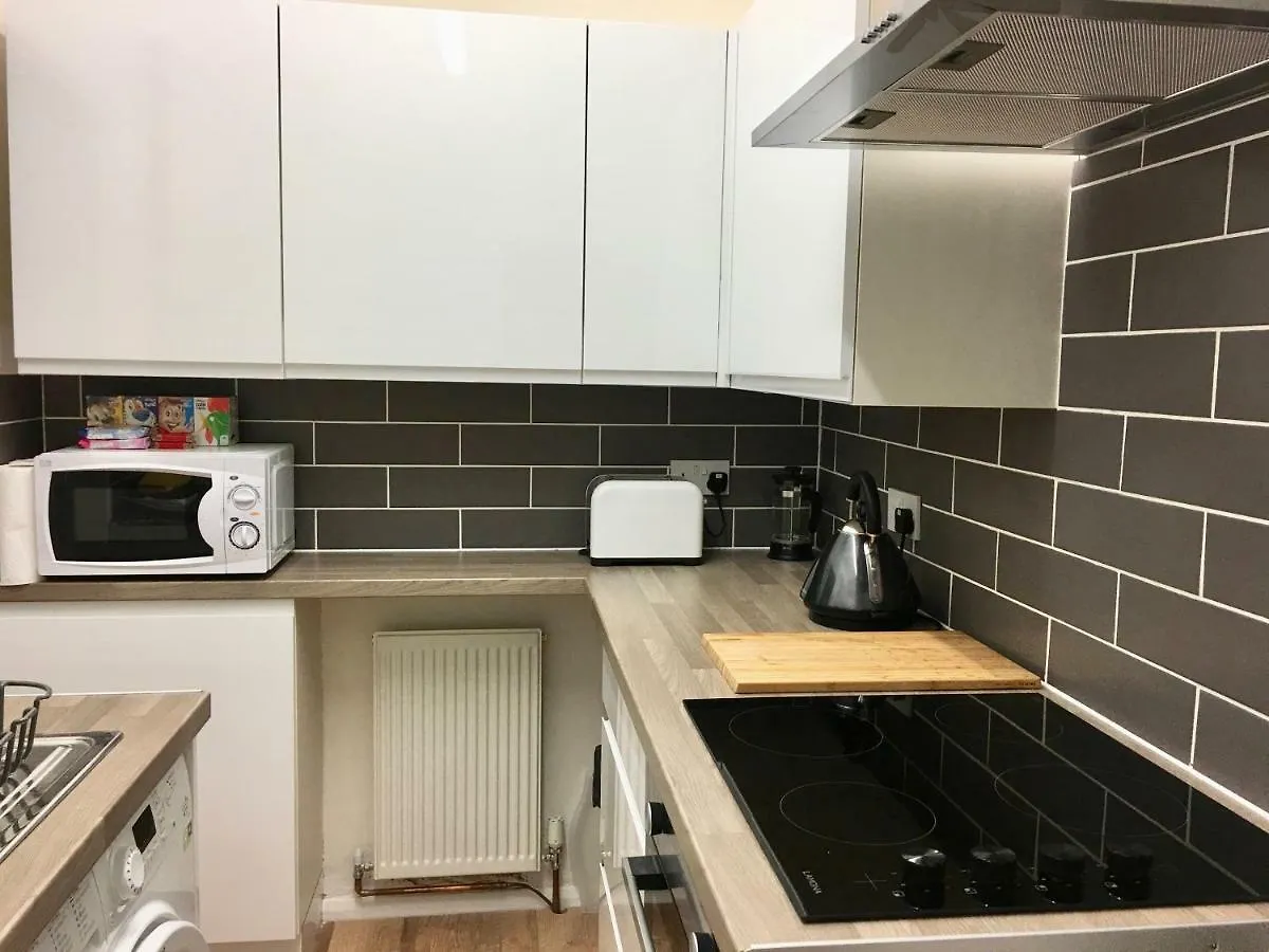 Highfield University House By Your Stay Solutions Short Lets & Serviced Accommodation Southampton With Garden Holiday home